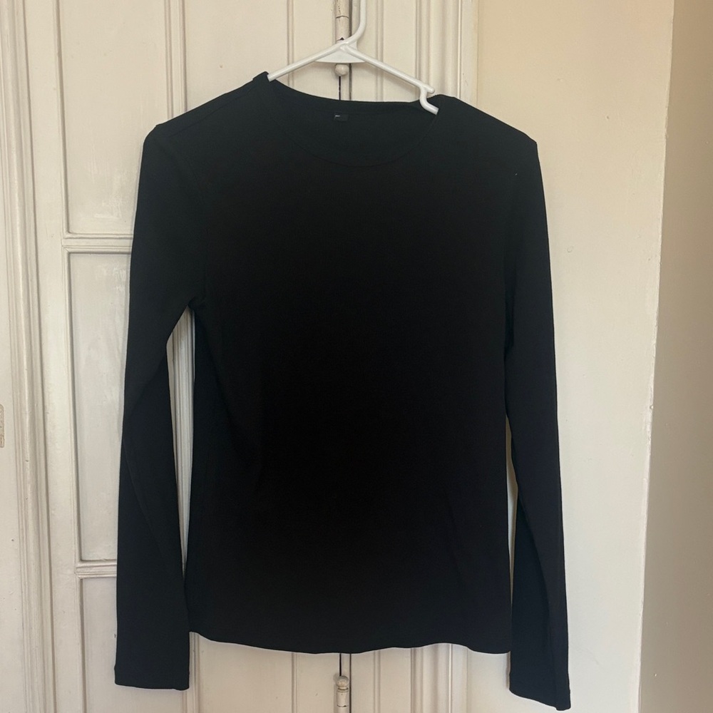 Uniqlo Women's Black Long Sleeve Tee